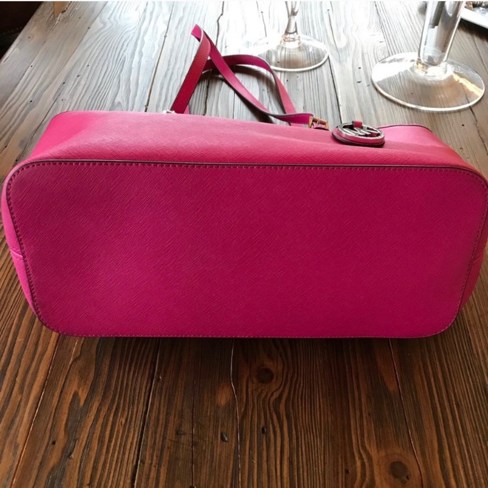 Michael Kors Jet Set Handbag - Picture 3 of 5
